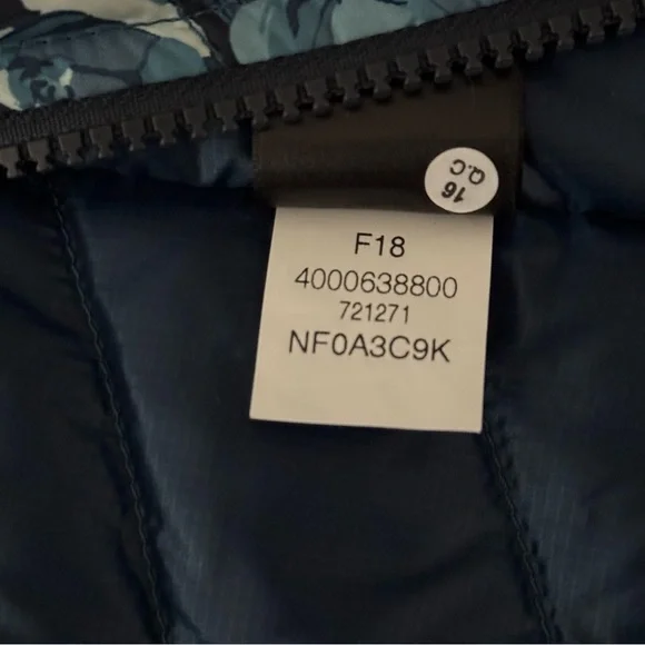 The North Face 550 Goose Down Women’s Puffer Vest Navy Floral Jacket Size XS - Picture 9 of 9